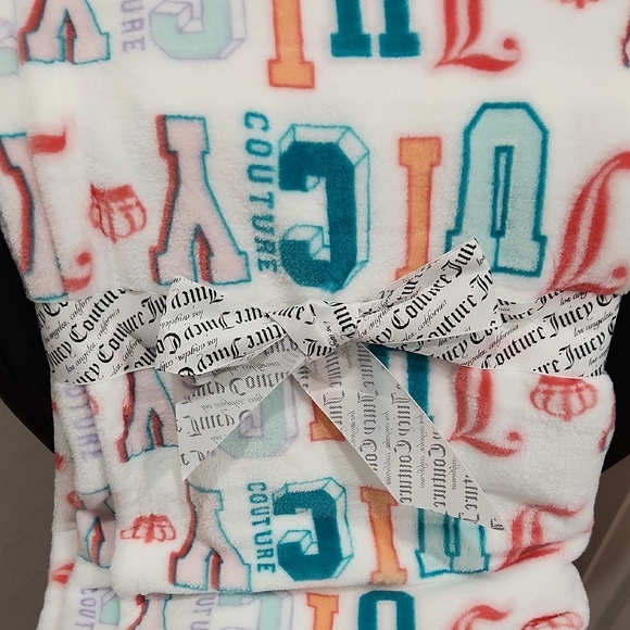 🔹️Juicy Couture🔹️ Multicolor "Juicy In Caps "Blanket Throw - Picture 3 of 6